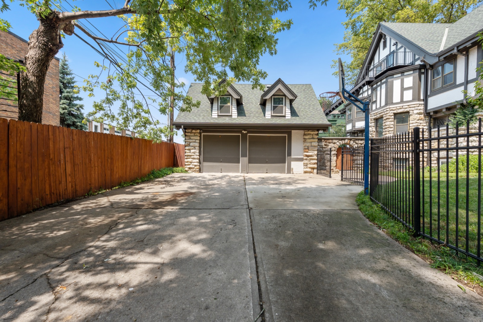 420 E 37th Street — photo 14