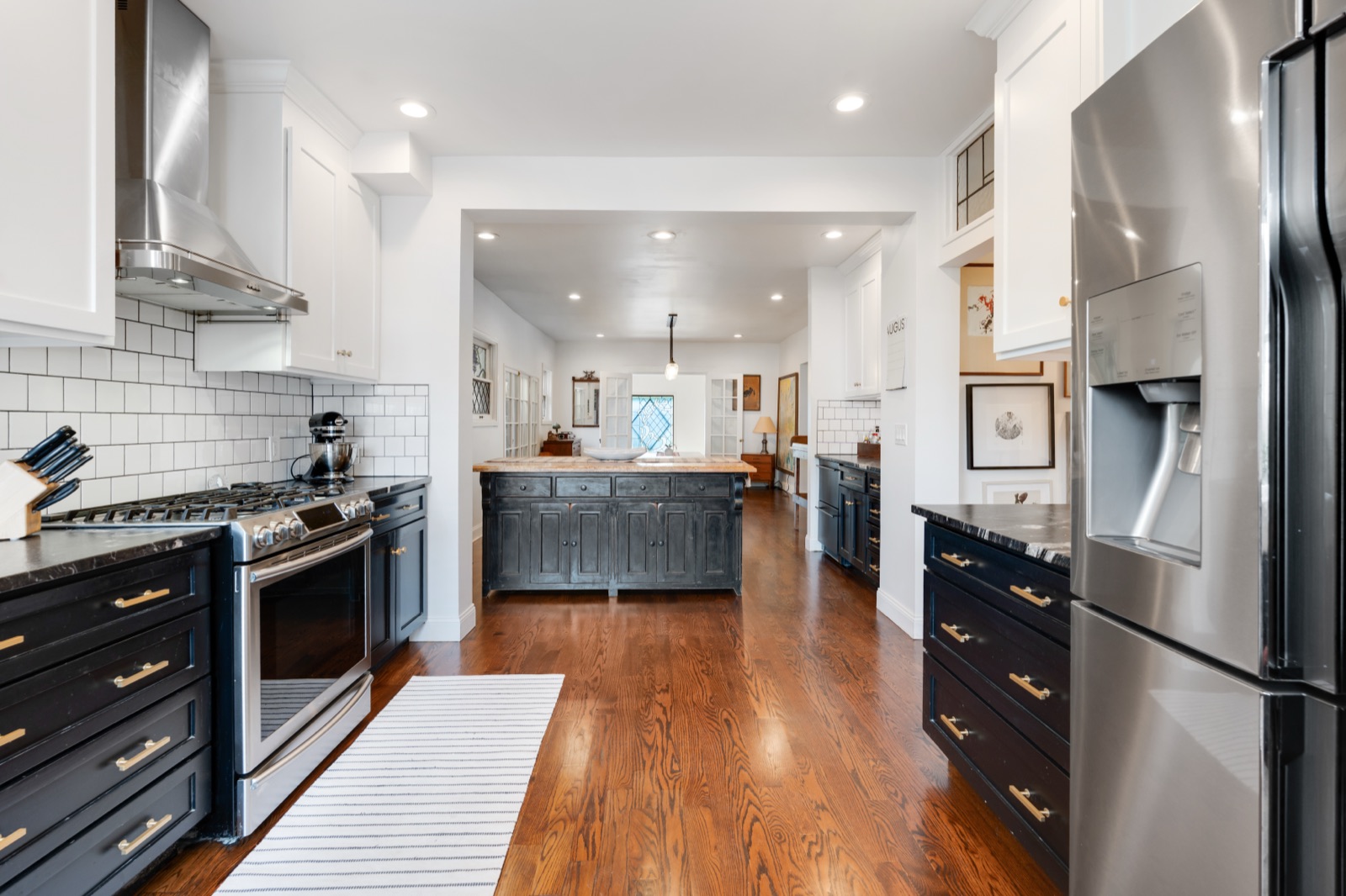 420 E 37th Street — photo 31