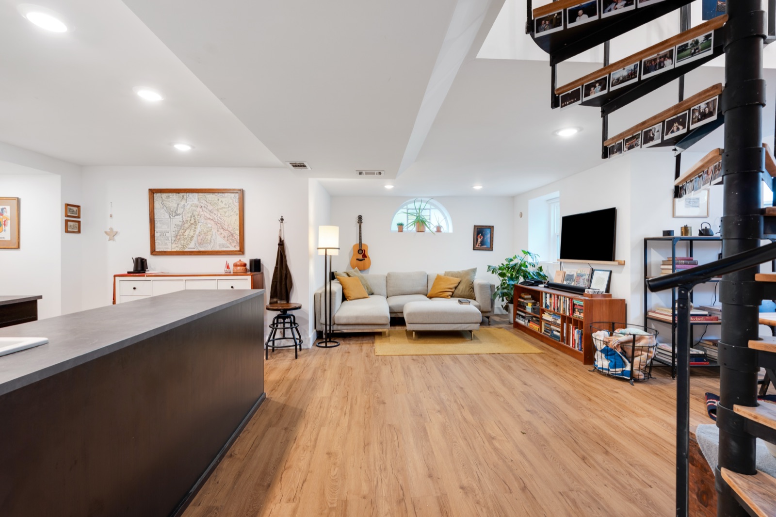420 E 37th Street — photo 35