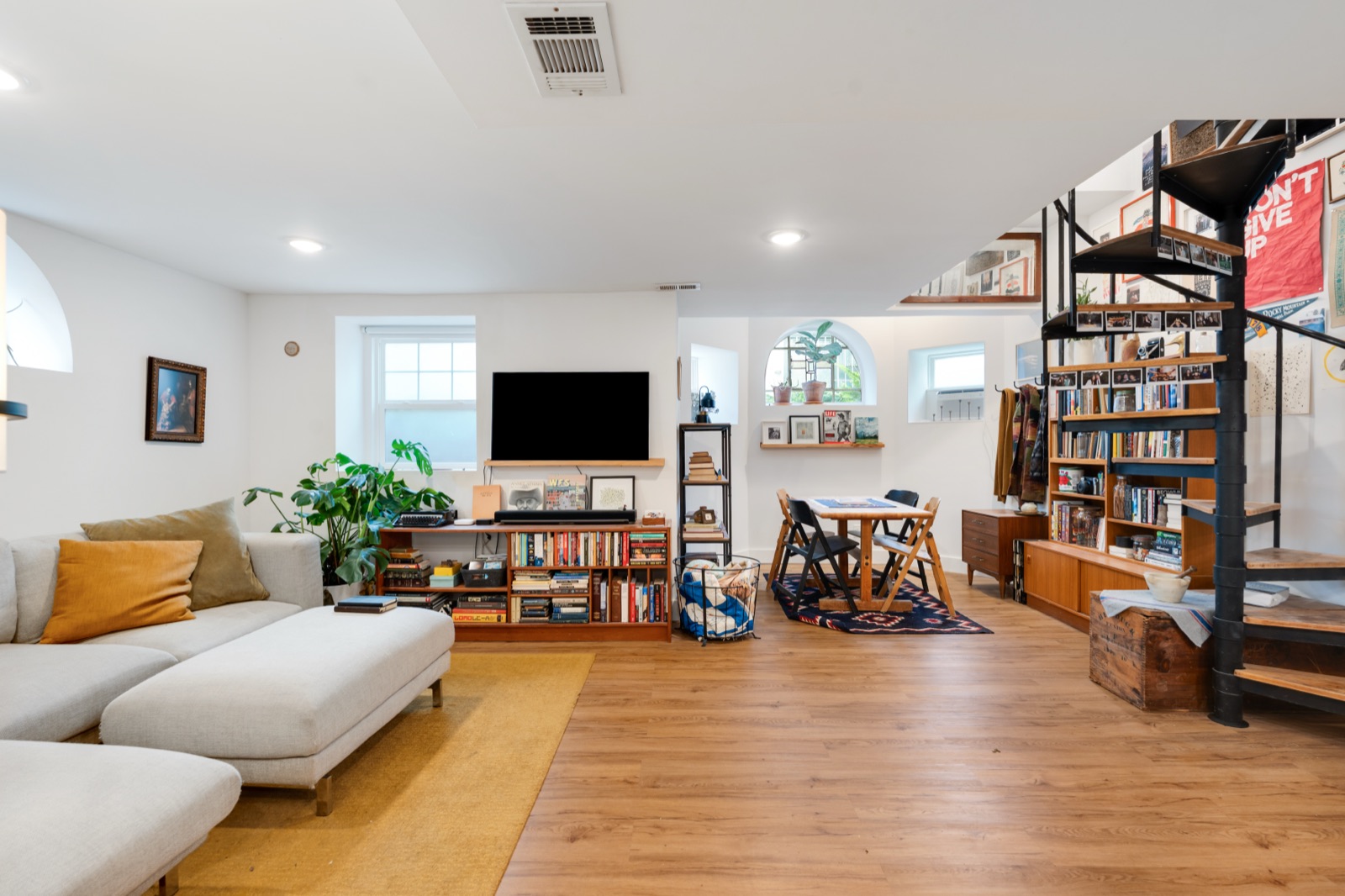 420 E 37th Street — photo 36