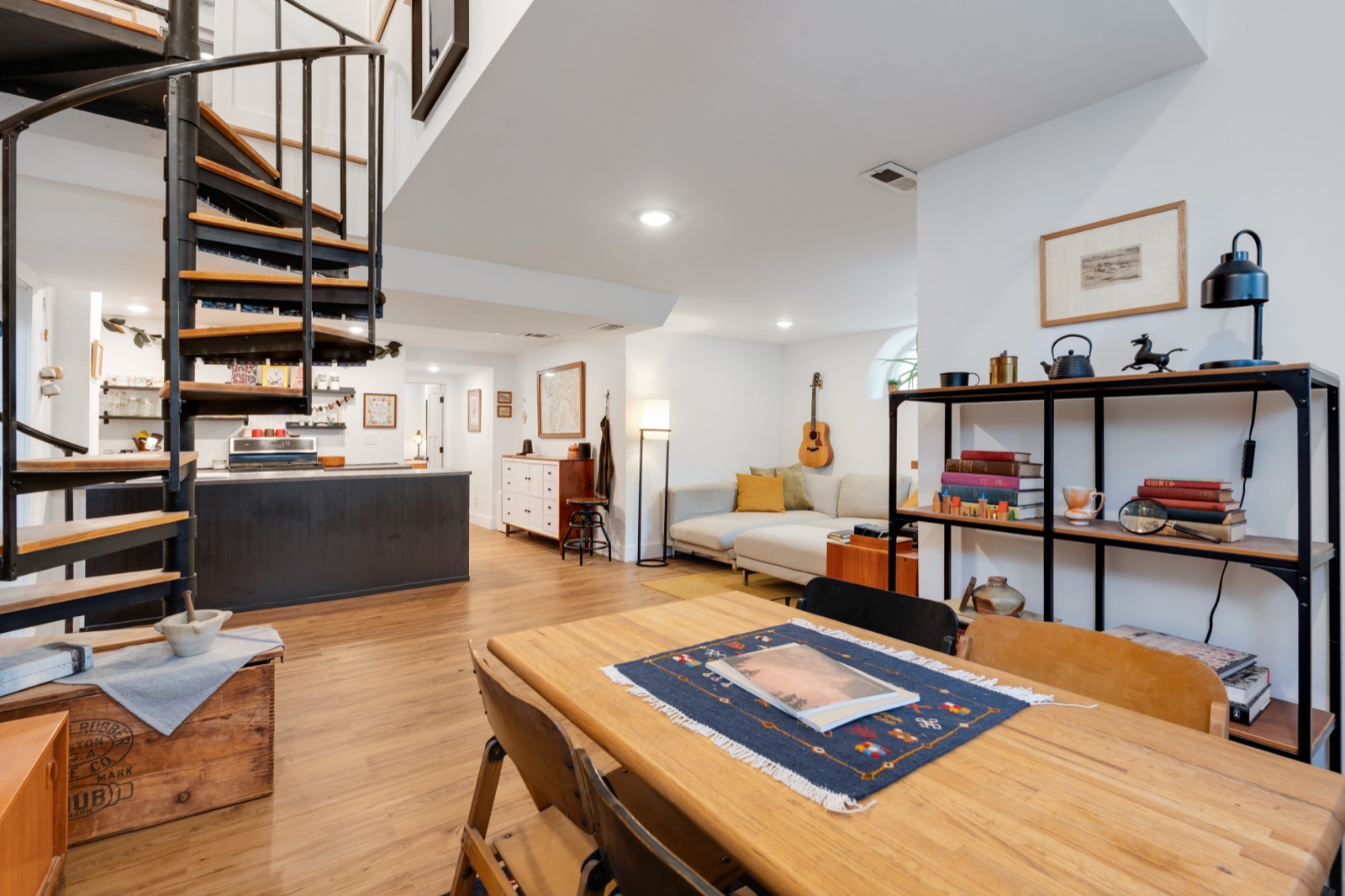 420 E 37th Street — photo 37