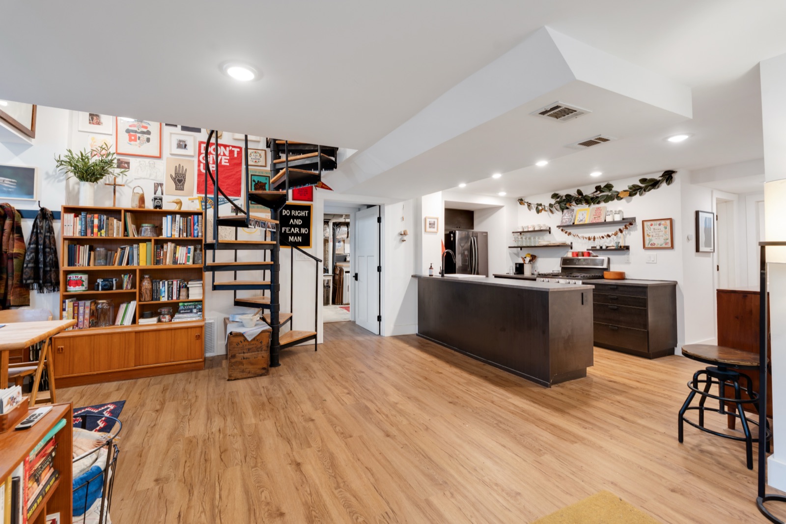 420 E 37th Street — photo 38