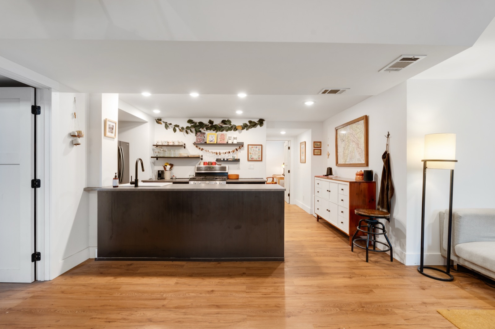 420 E 37th Street — photo 39
