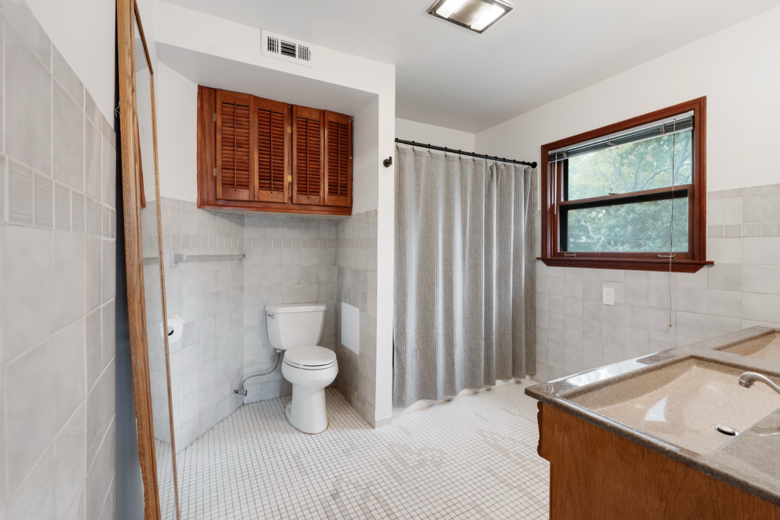 420 E 37th Street — photo 50